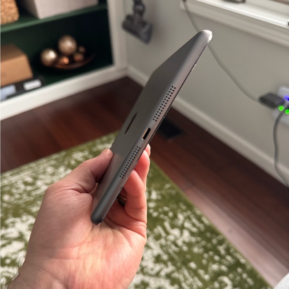 Apple iPad Mini - Picture 2 of 6